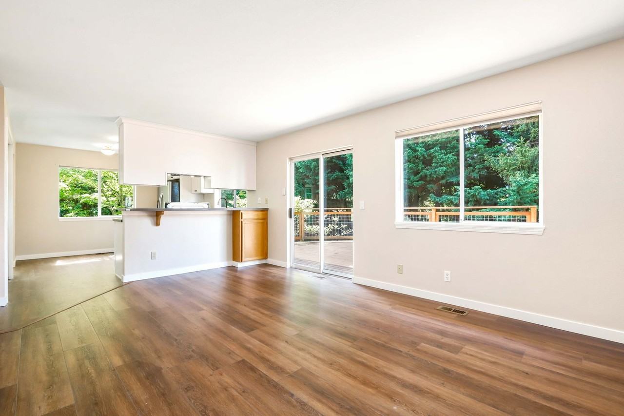 2535 Jones Ave Ne - Photo 4 of 43
