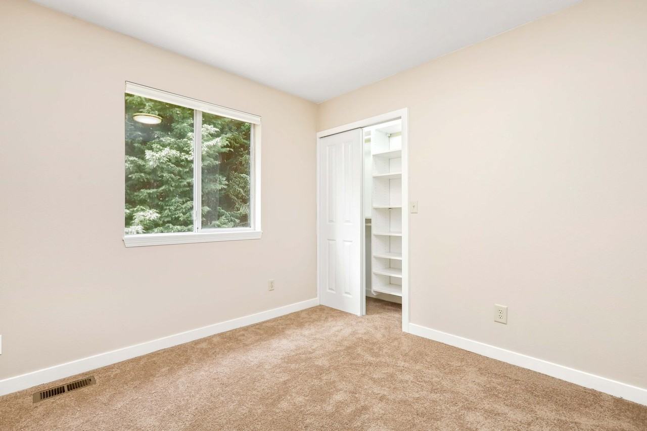 2535 Jones Ave Ne - Photo 7 of 43