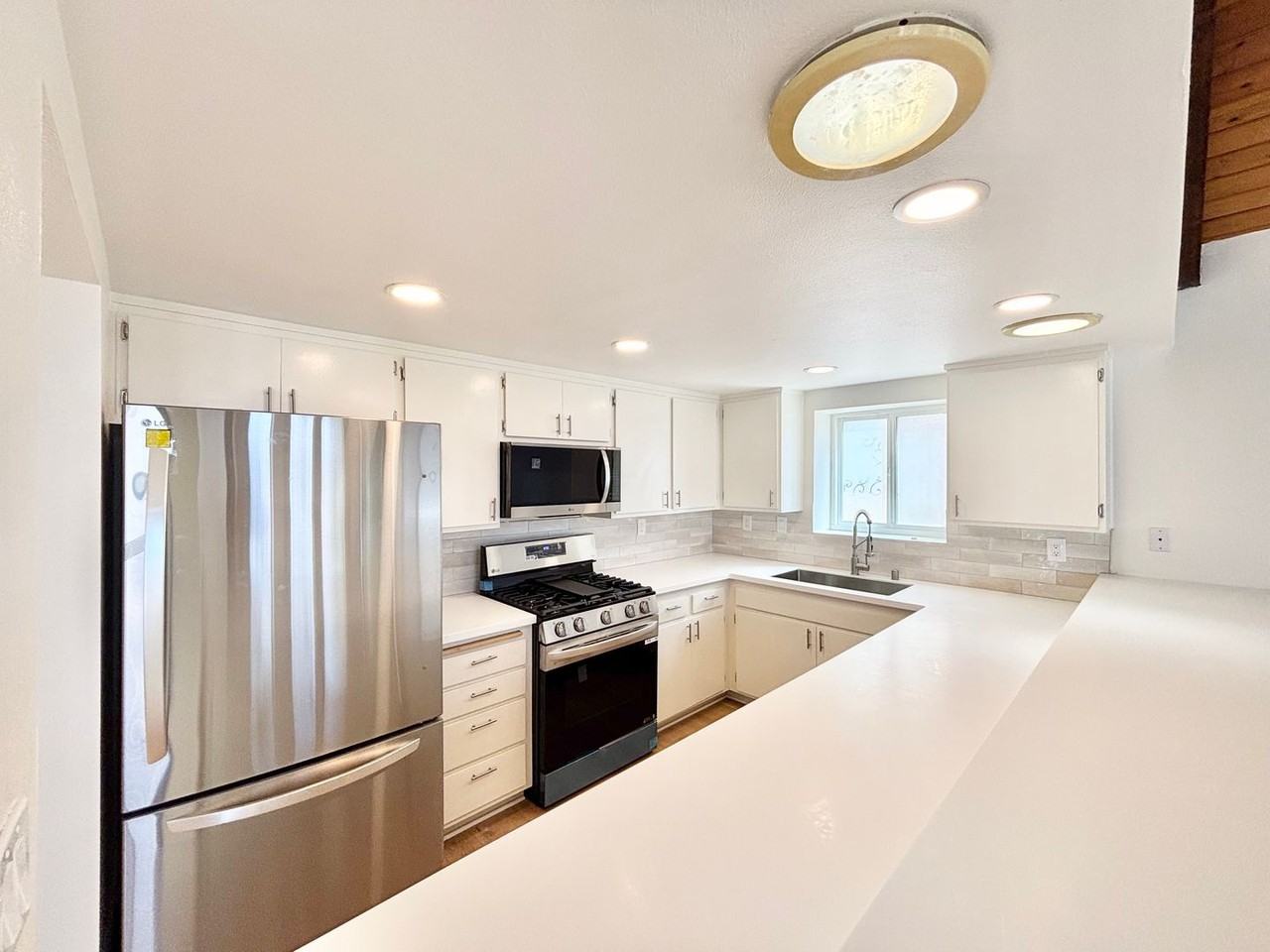 125 Van Nuys Ave - Photo 3 of 38