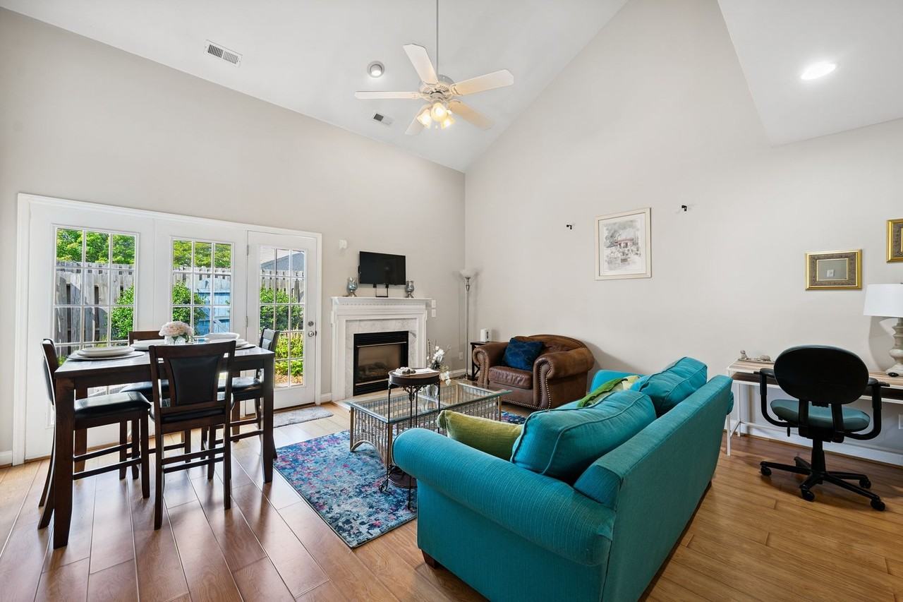 702 Teague Pl - Photo 3 of 19
