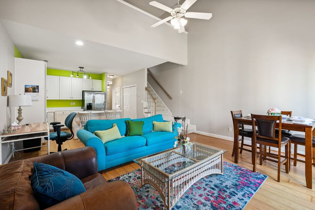 702 Teague Pl - Photo 2 of 19