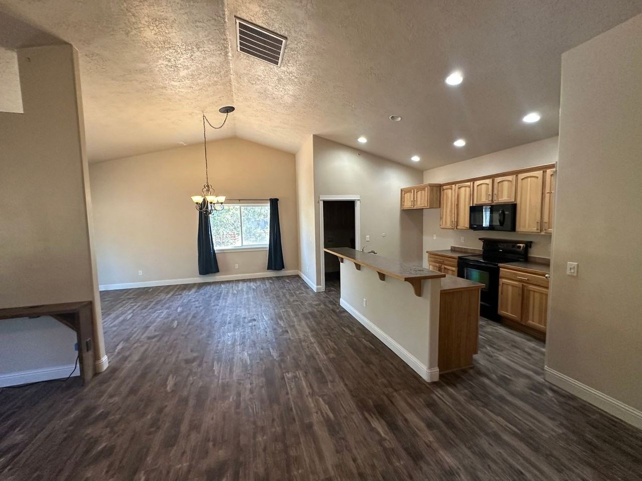 34659 Castle Dr - Photo 3 of 11