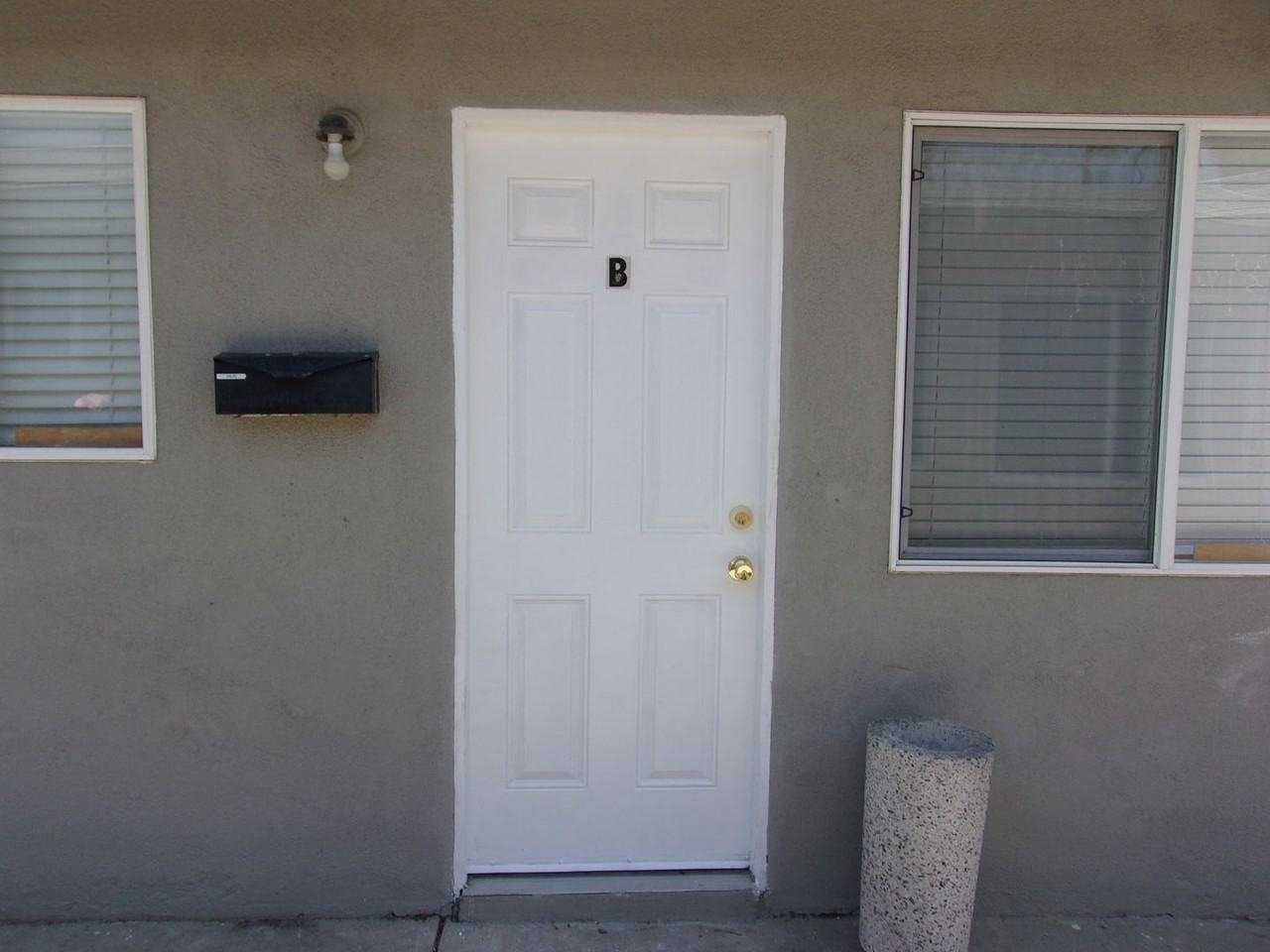 724 N E St - Photo 2 of 13