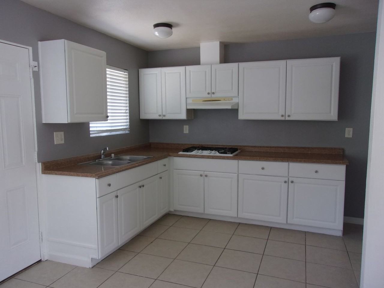 724 N E St - Photo 3 of 13