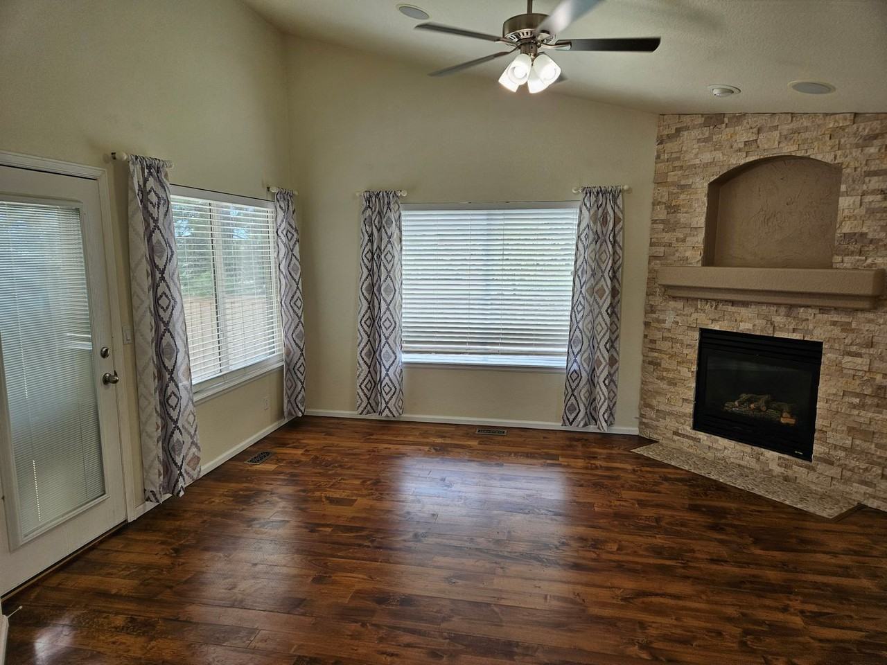 6686 Solana Dr - Photo 2 of 34