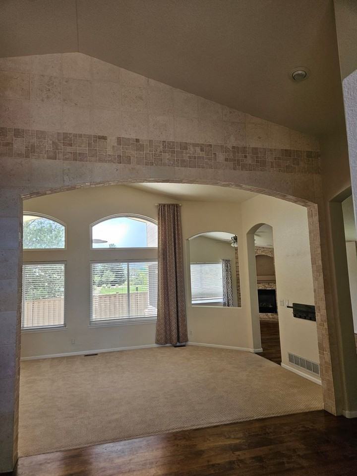 6686 Solana Dr - Photo 3 of 34