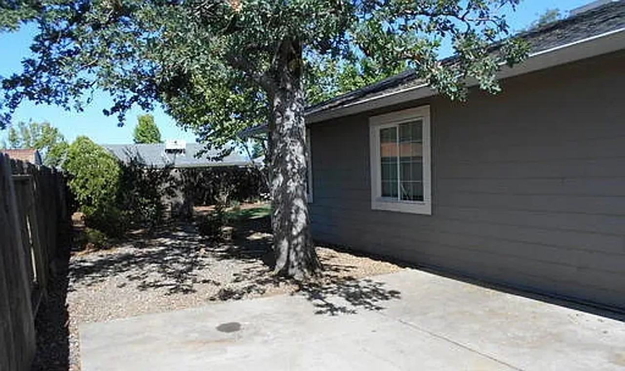 830 Grouse Dr - Photo 4 of 20