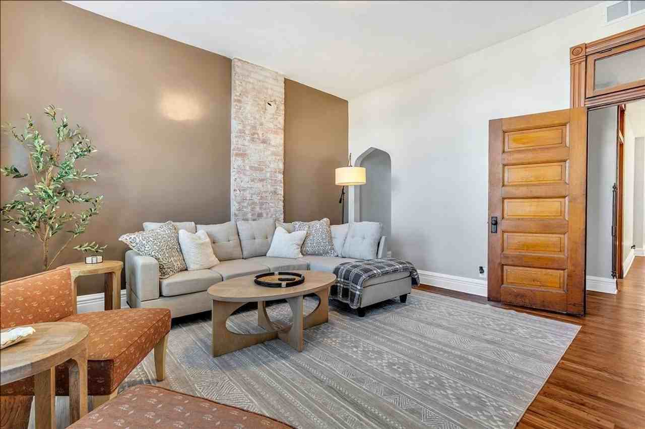 2965 Pacific St - Photo 2 of 16