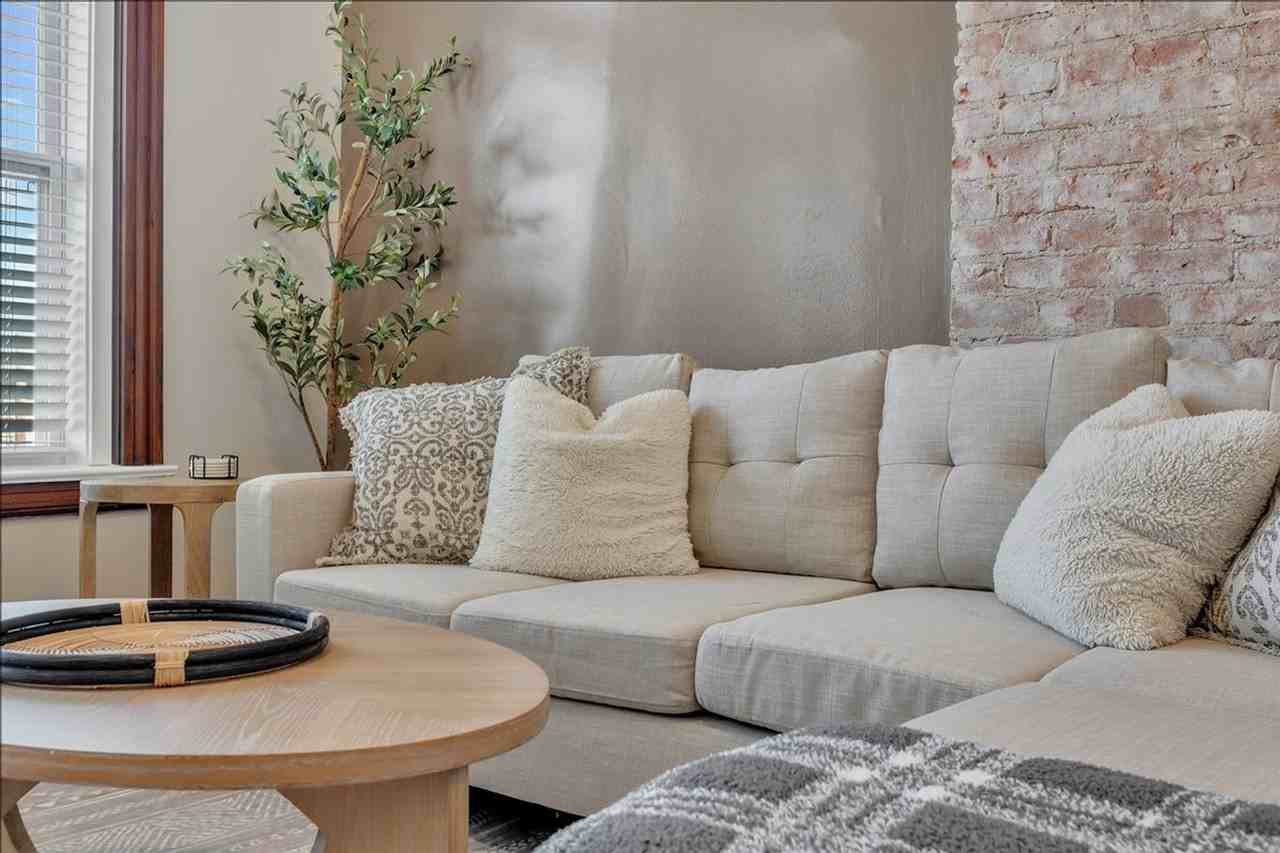 2965 Pacific St - Photo 3 of 16