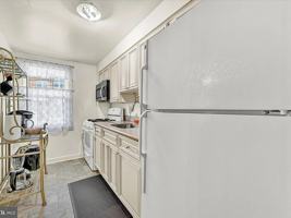 featured image of 3240 Westmont Ave