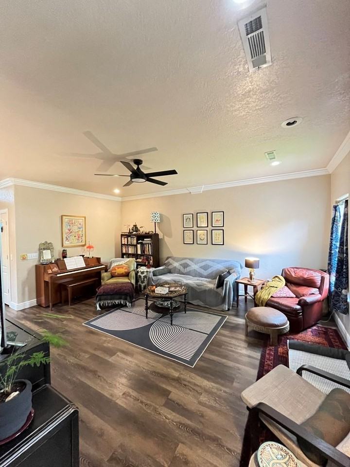 1905 W Countryside Ln - Photo 5 of 21