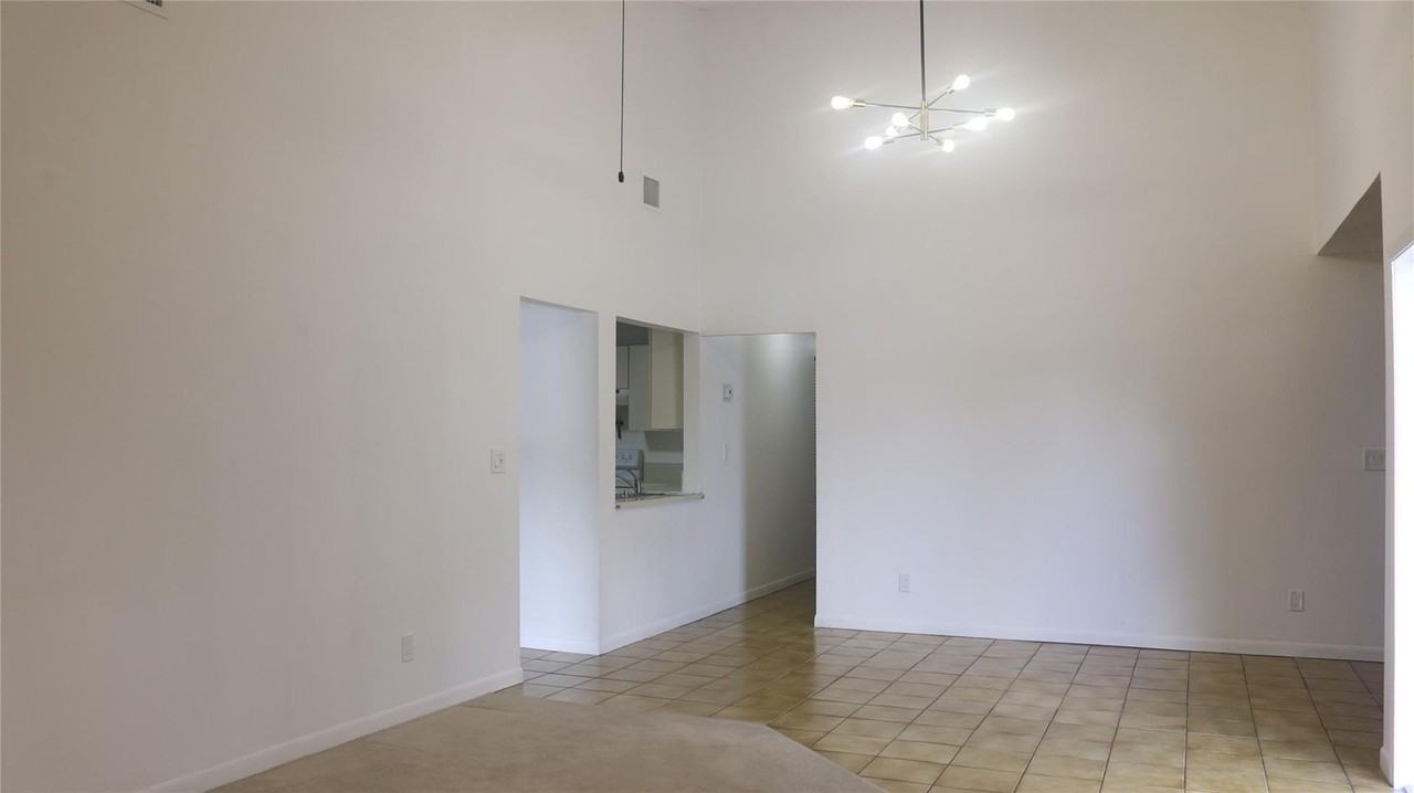 4105 Nw 78th Ter - Photo 3 of 12