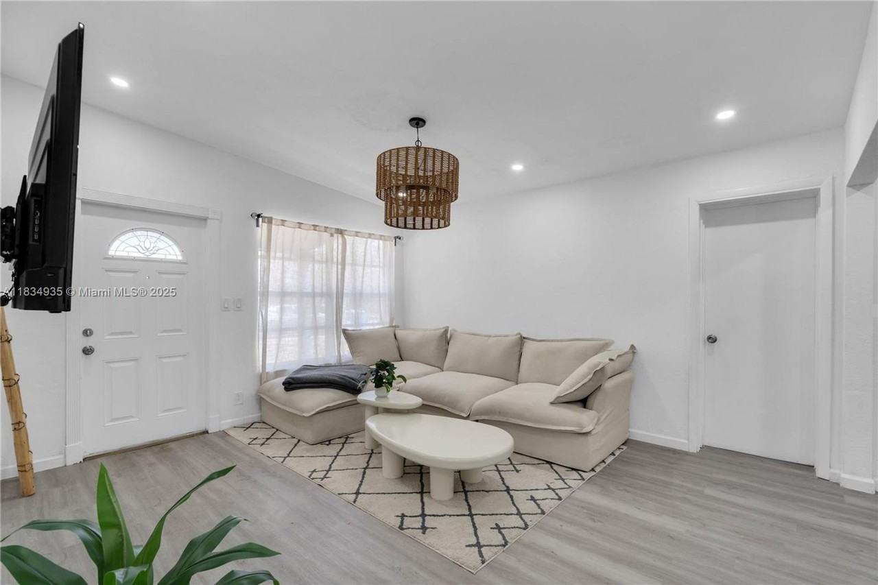 3494 Sw 56th Ave - Photo 3 of 19