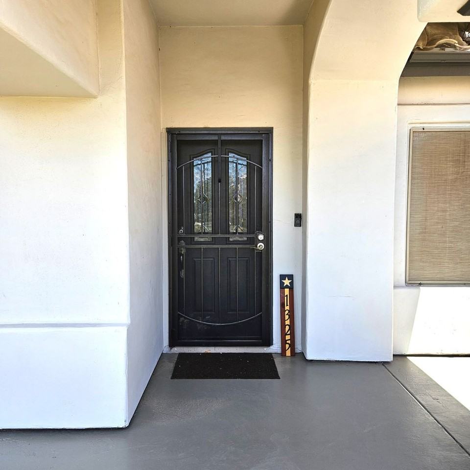 1325 S 28th Dr - Photo 3 of 31