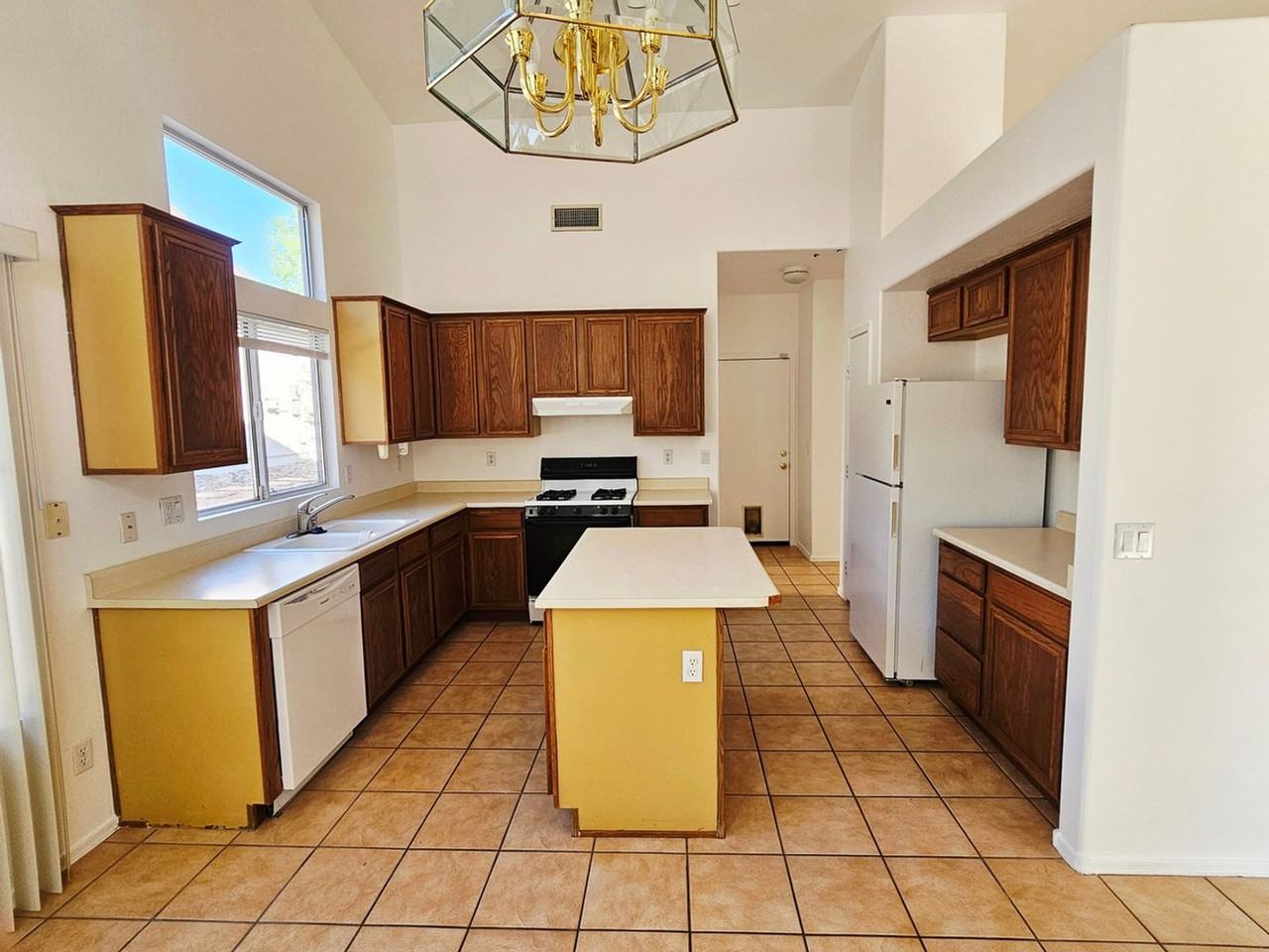 1725 W Tumbleweed Ln - Photo 3 of 11