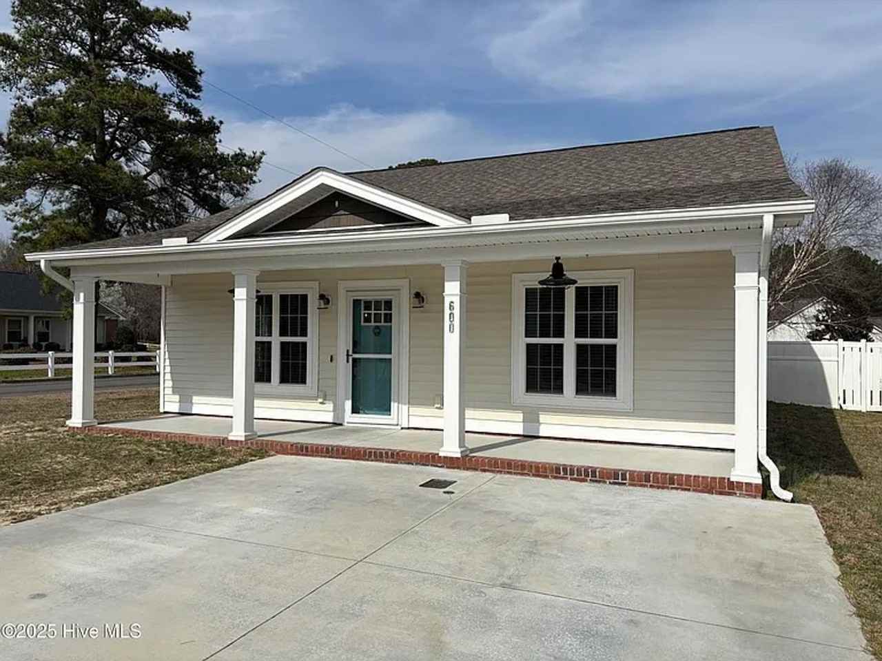 600 Cuddington Ln - Photo 2 of 19