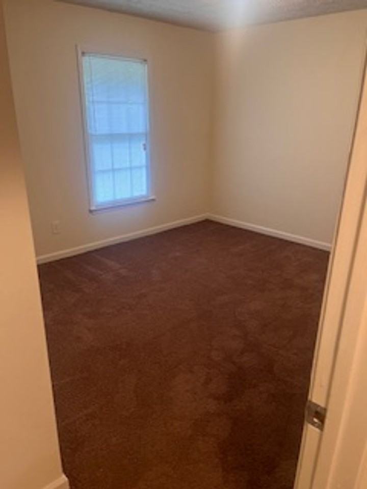 280/290 Chase Drive - Photo 6 of 13