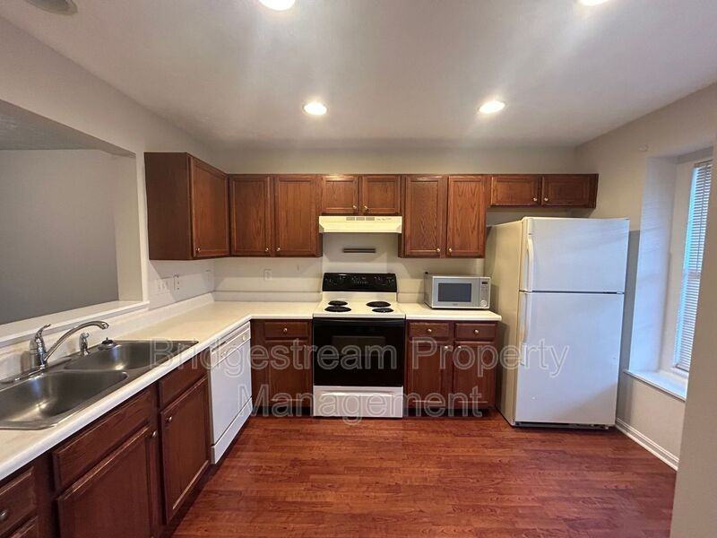 9306 Captiva Bay Dr - Photo 2 of 10