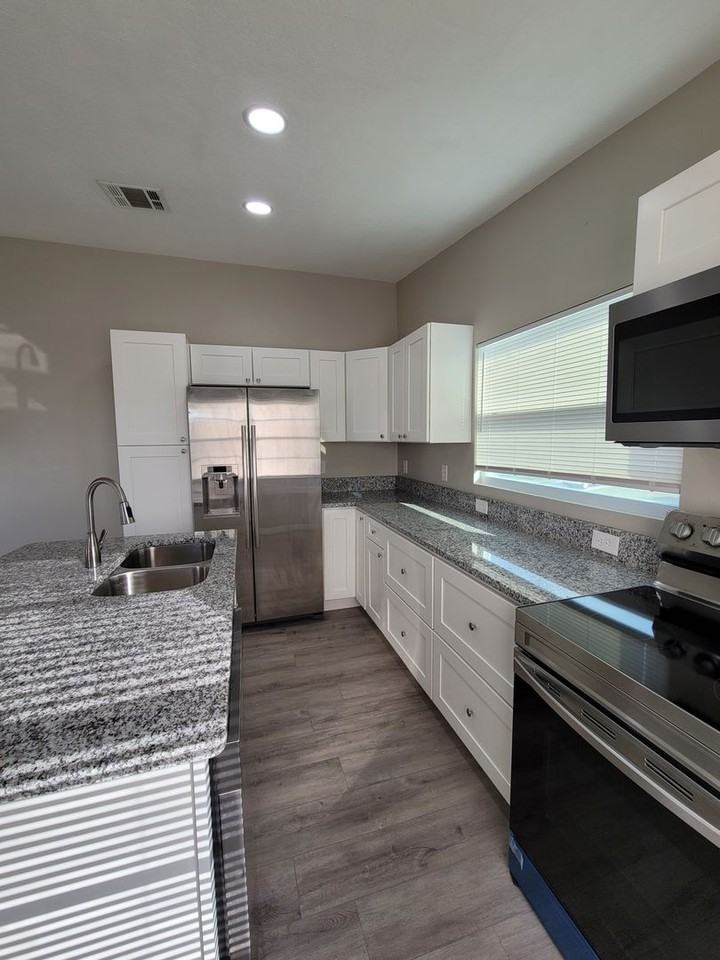 5453 Avenue E - Photo 2 of 22