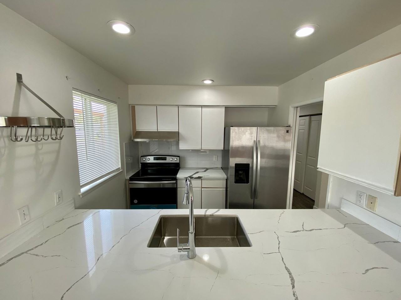 936 E St - Photo 2 of 18