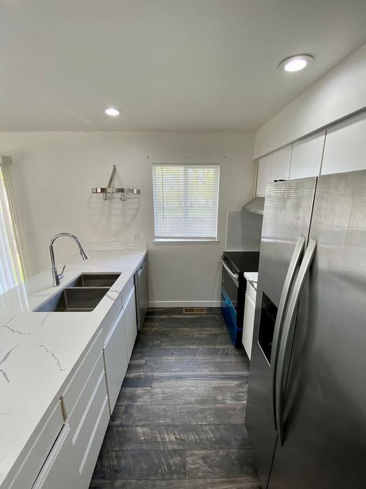 936 E St - Photo 3 of 18