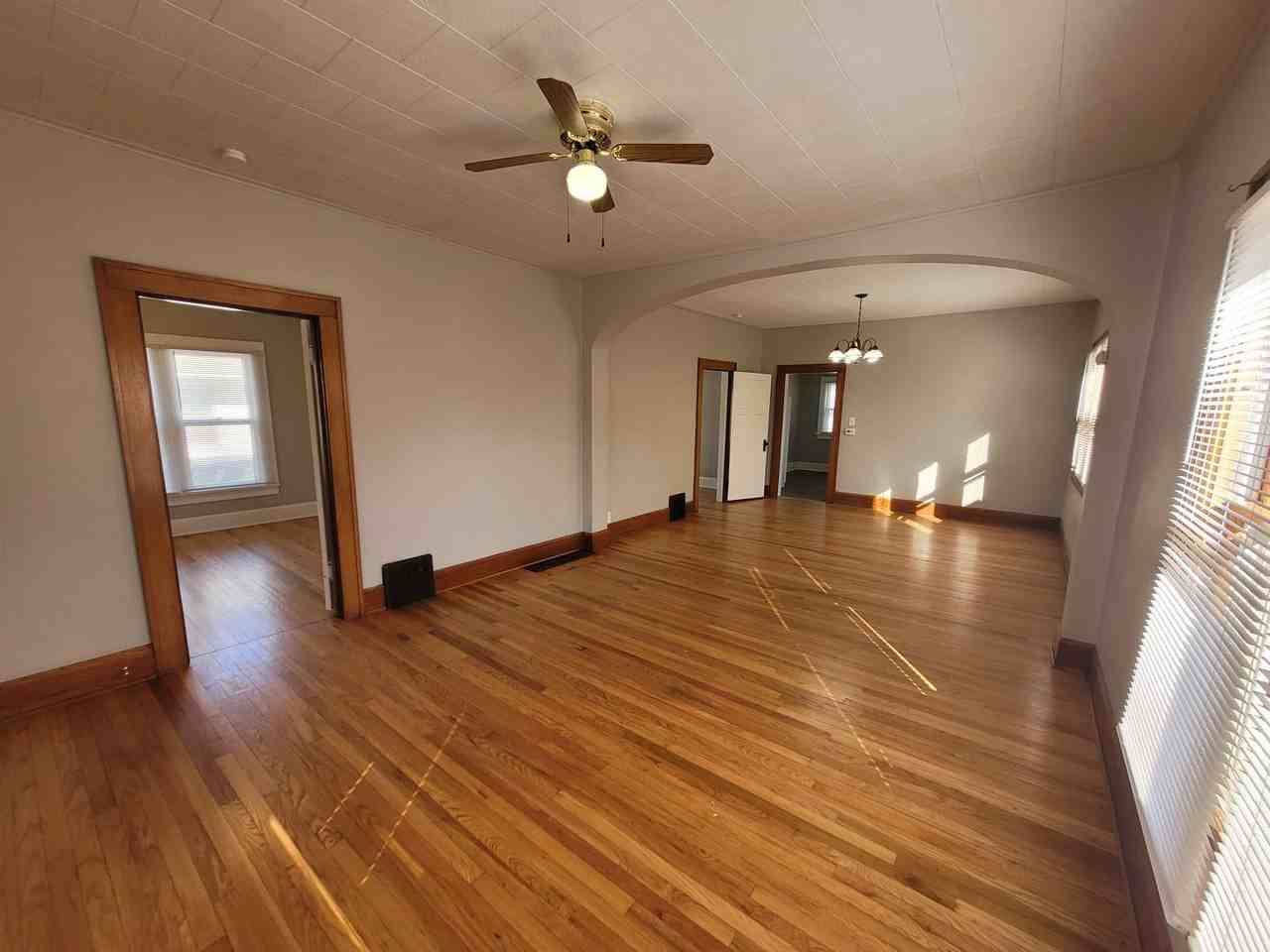 2626 Des Moines St - Photo 2 of 27