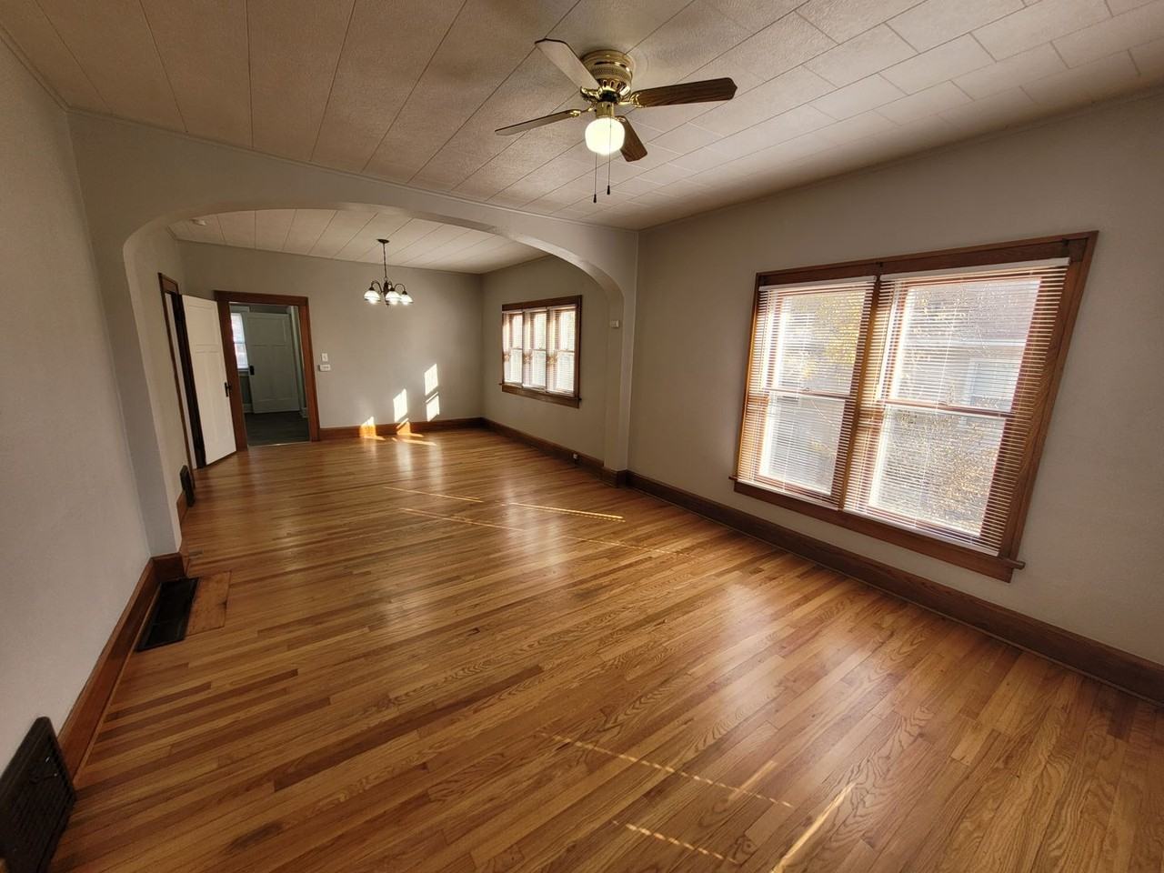 2626 Des Moines St - Photo 3 of 27