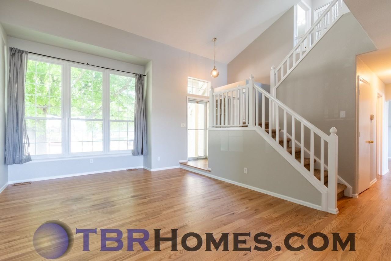 860 S Carlton St - Photo 3 of 26