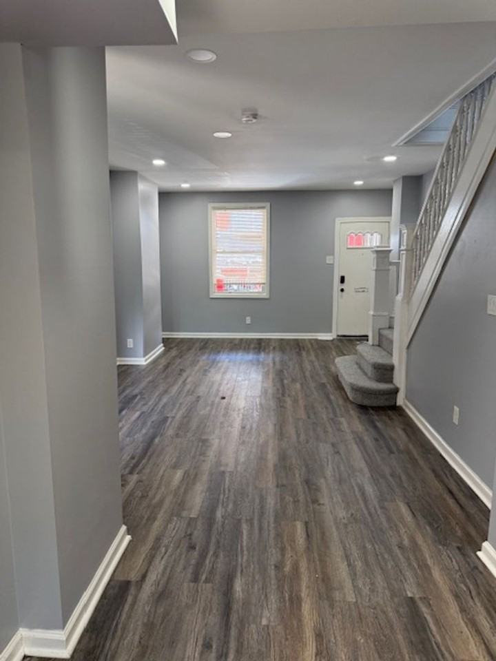 1326 N Wanamaker St - Photo 3 of 10