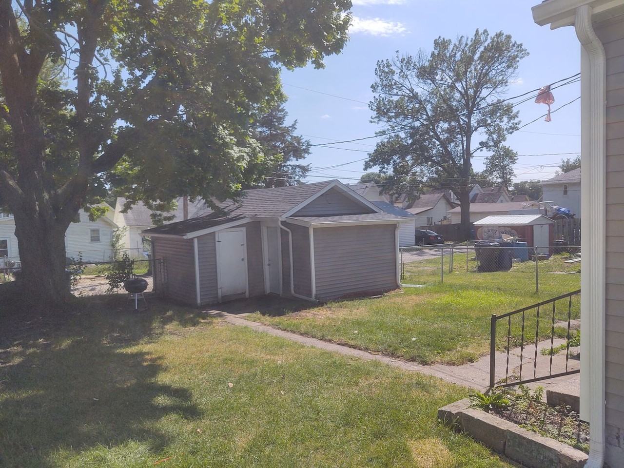 1709 W 9th St - Photo 2 of 19