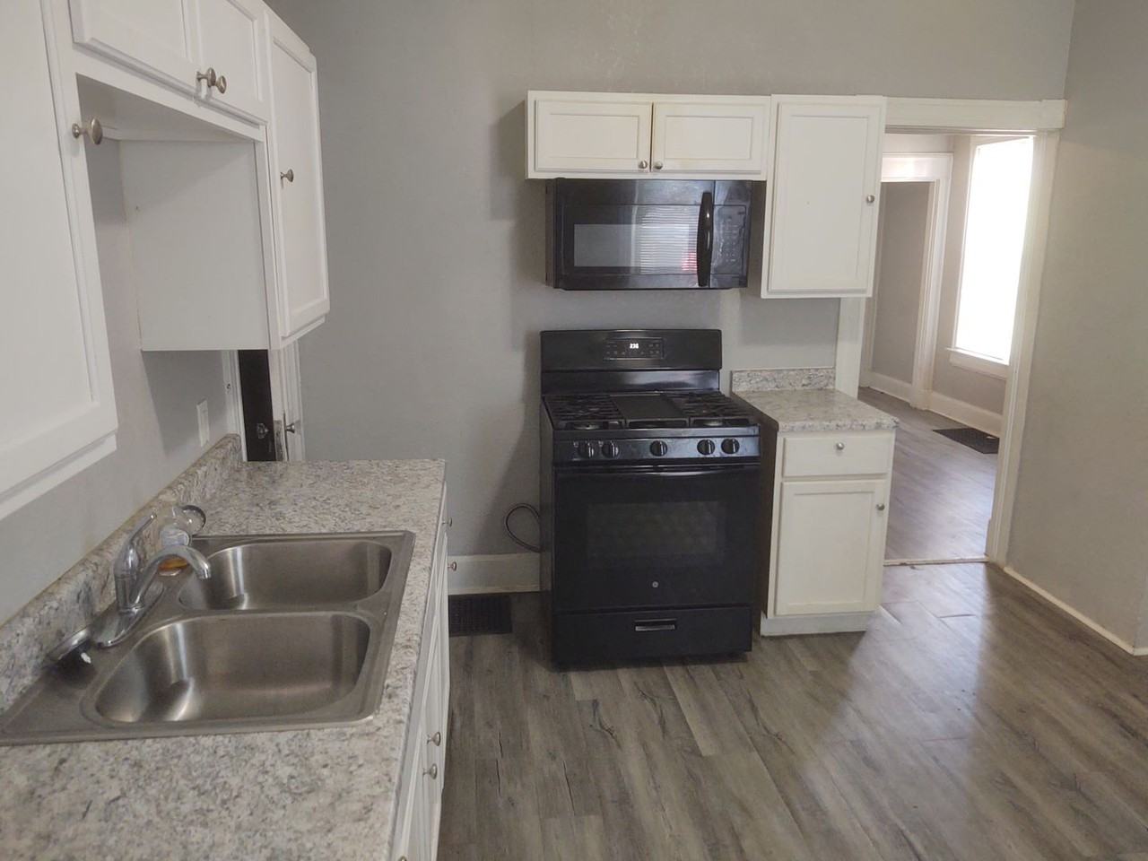 1709 W 9th St - Photo 3 of 19