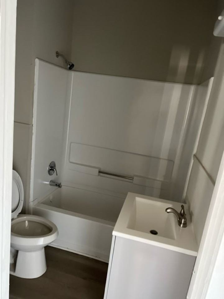 4909 Avenue R - Photo 4 of 8