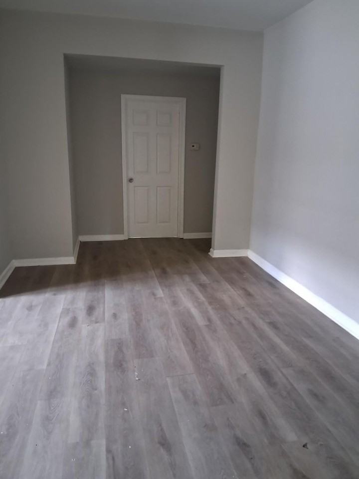 4909 Avenue R - Photo 5 of 8