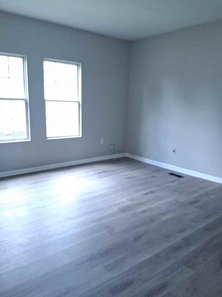 4909 Avenue R - Photo 6 of 8