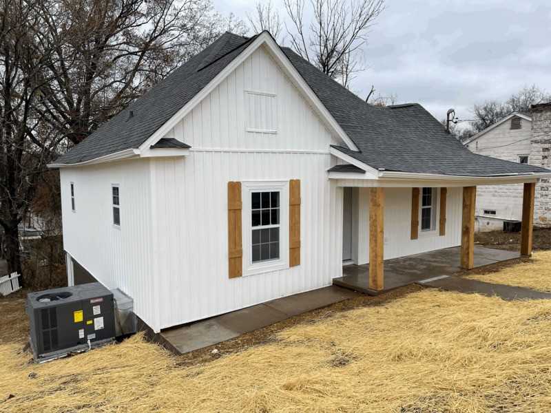 1423 Pickett Ave - Photo 2 of 23