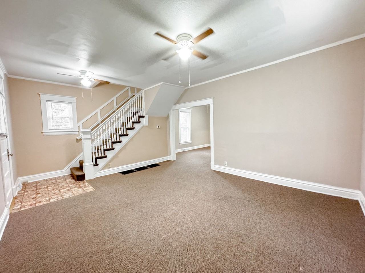 726 S Fuller Ave - Photo 3 of 15