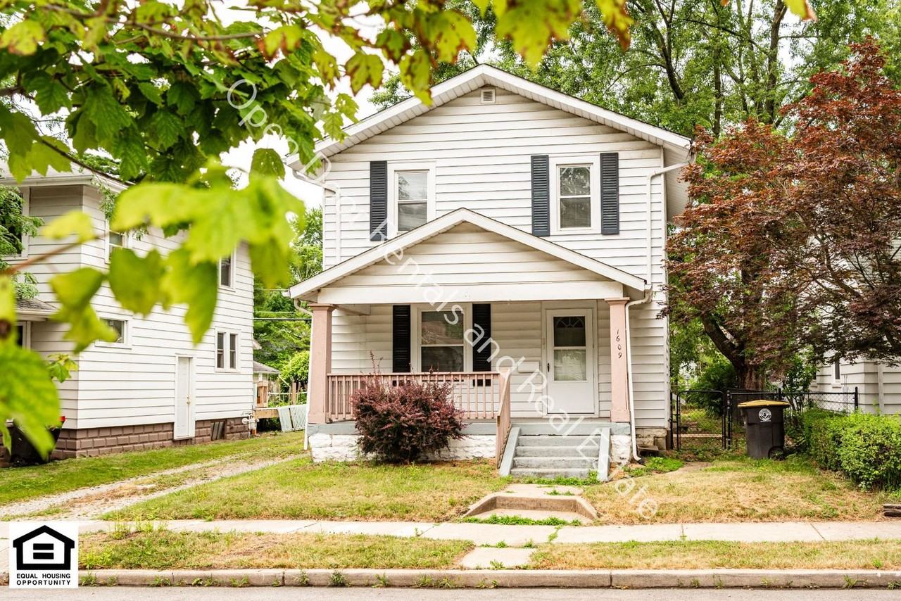 1609 Tecumseh St - Photo 3 of 27