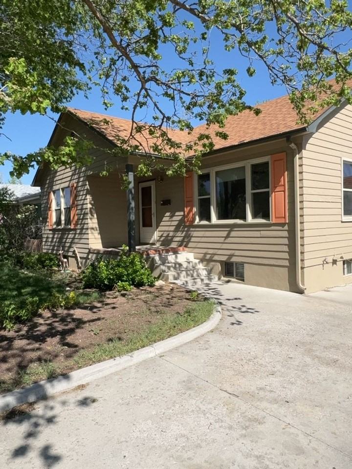 1809 13th St - Photo 3 of 34