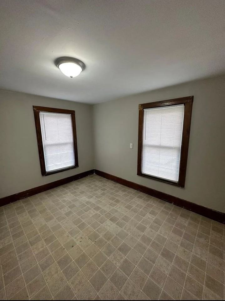 605 N Detroit St - Photo 3 of 10