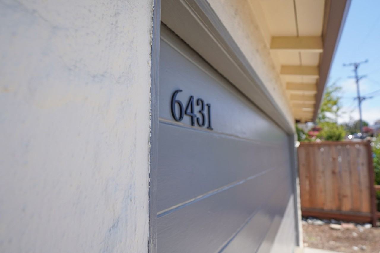 6431 Kensington Ave - Photo 3 of 19