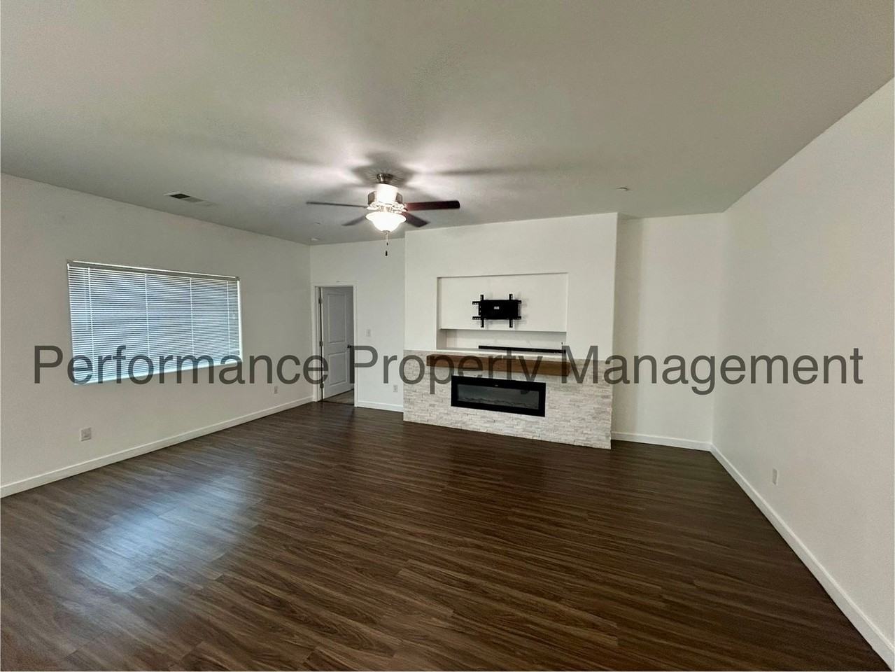 2505 Mercedes Dr - Photo 4 of 22