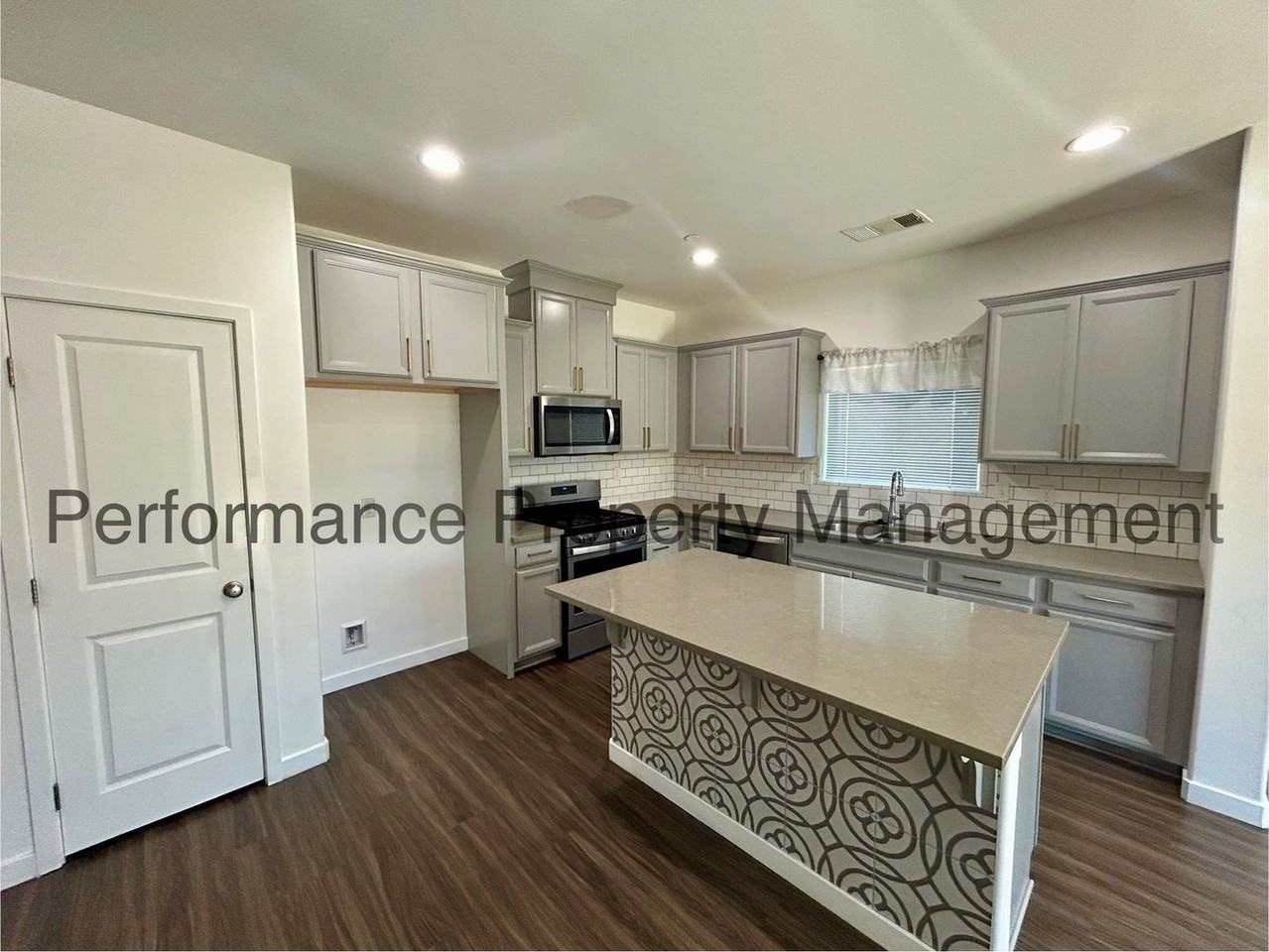 2505 Mercedes Dr - Photo 5 of 22