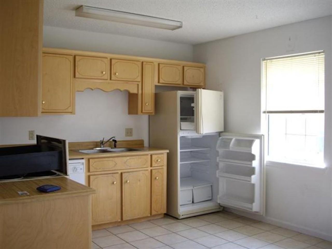 803 Amy Ct - Photo 2 of 4