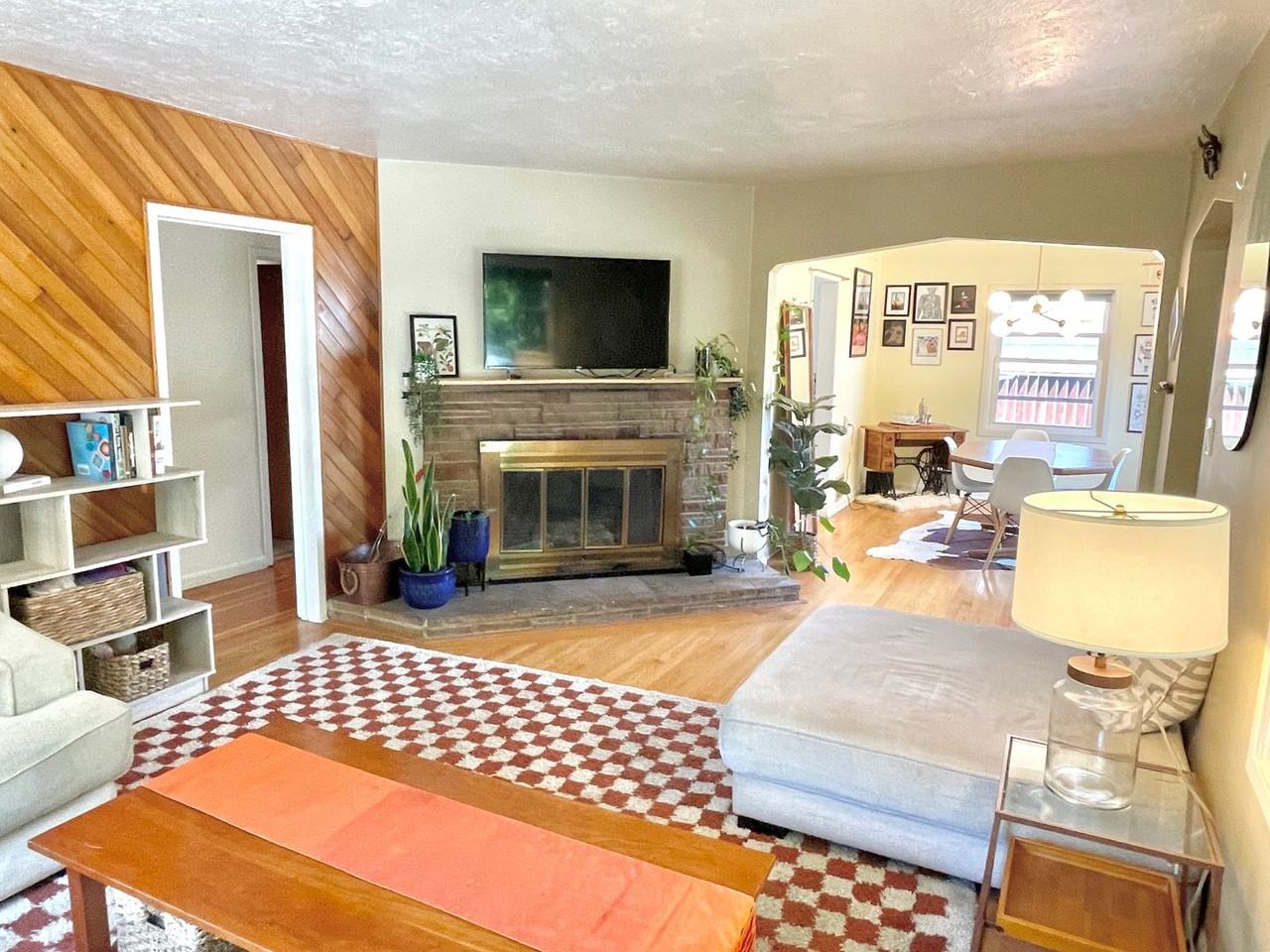 105 Ne 86th Ave - Photo 4 of 21
