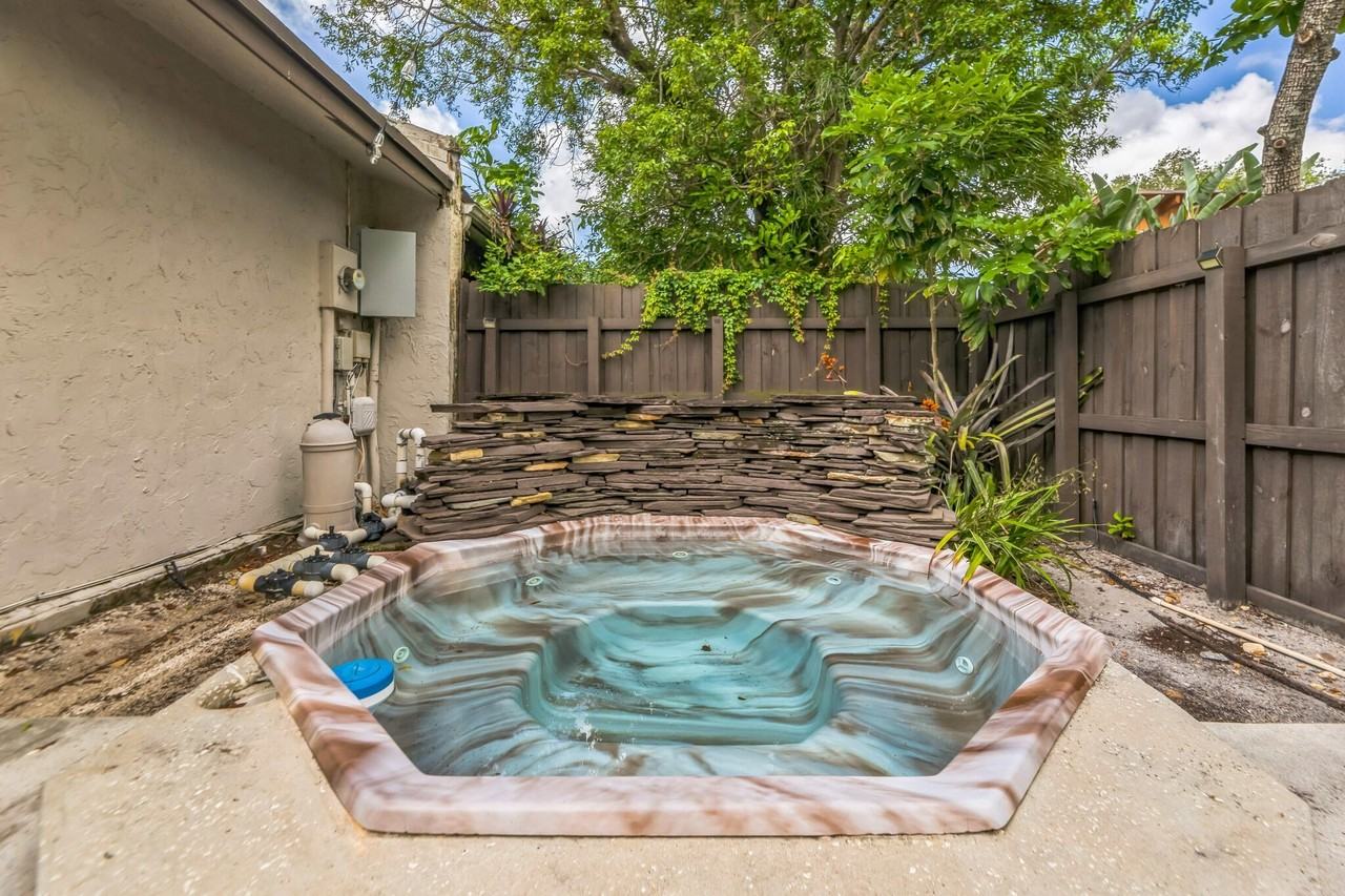 2924 Nw 69th Ct - Photo 4 of 36