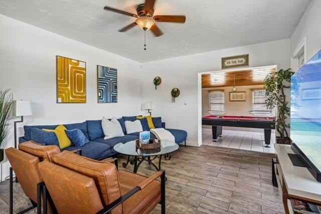 917 W Drew St - Photo 2 of 21