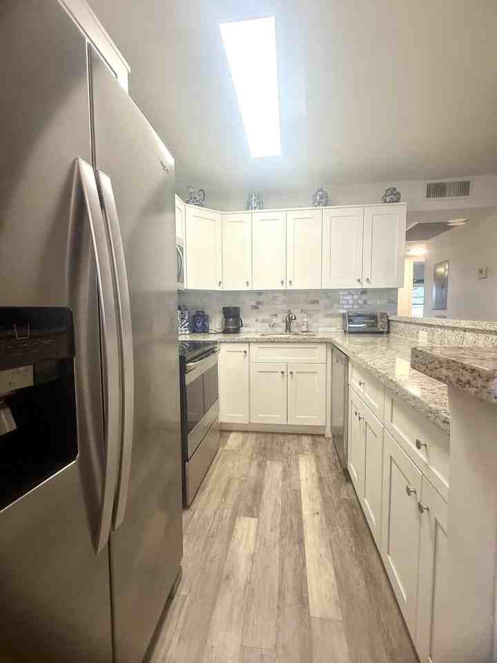 209 Brighton East - Photo 7 of 30