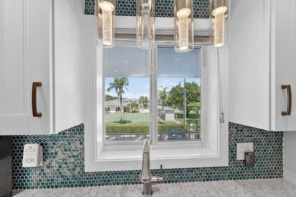 4 Westwood Ave #205H - Photo 5 of 25