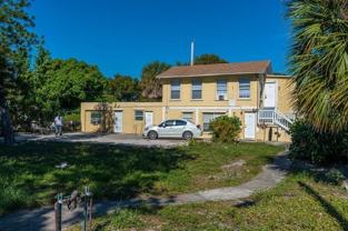 719 52nd St #B - Photo 1 of 1