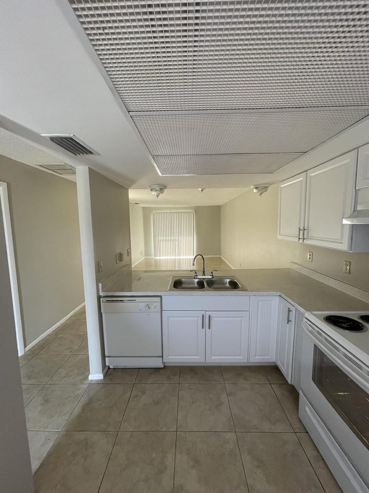 625 SE 13th Ave - Photo 4 of 12